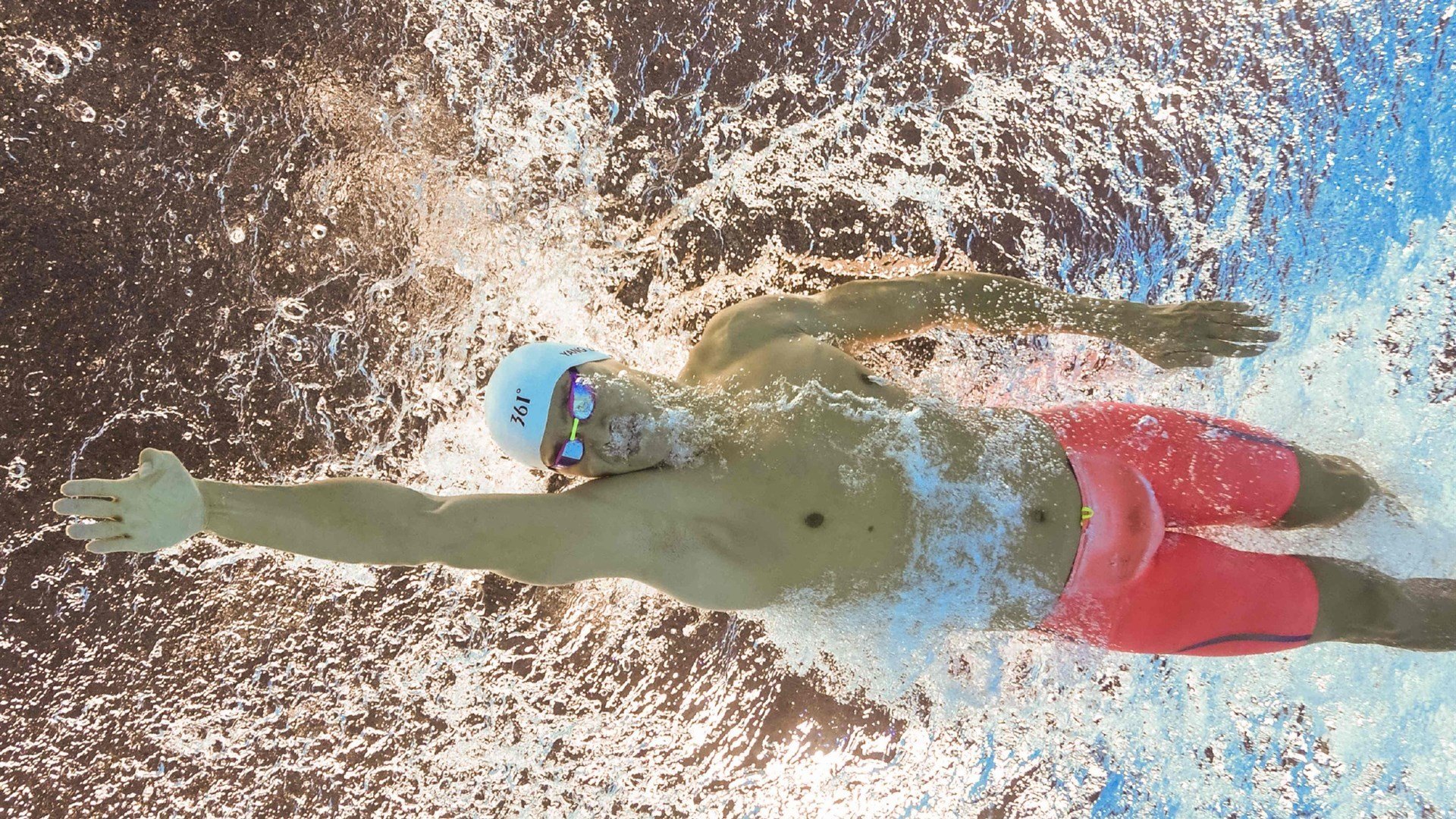 篮网军团碾压式晋级，霍勒迪致命一击成勇士王朝最后叹息的谱写者