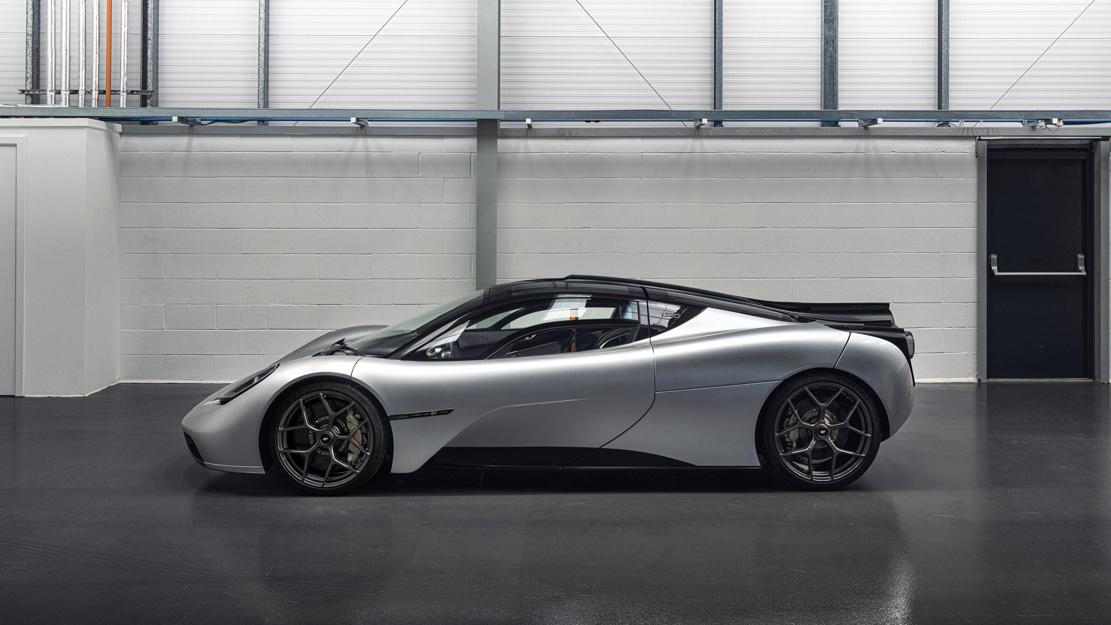 篮网军团碾压式晋级，霍勒迪致命一击成勇士王朝最后叹息的谱写者