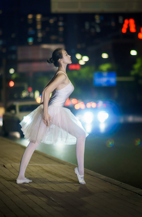 开云官网-绿茵场上的非欧对话，摩洛哥鏖战尼日利亚，若日尼奥赛场见证不朽里程碑